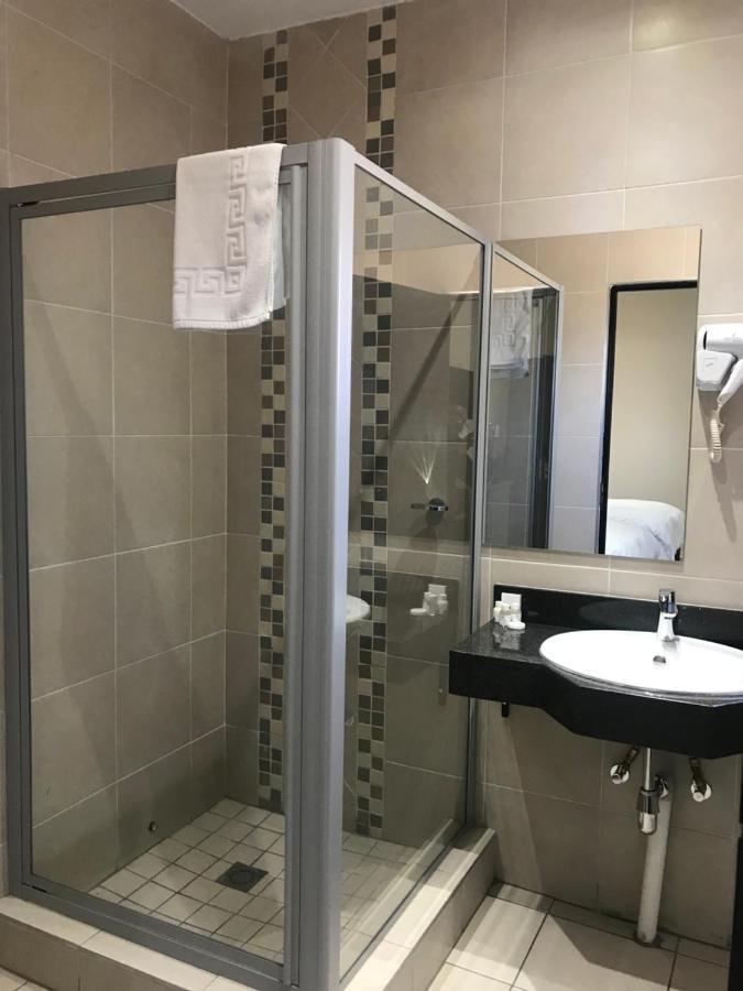Hotel Galaxy Tower ヨハネスブルグ エクステリア 写真