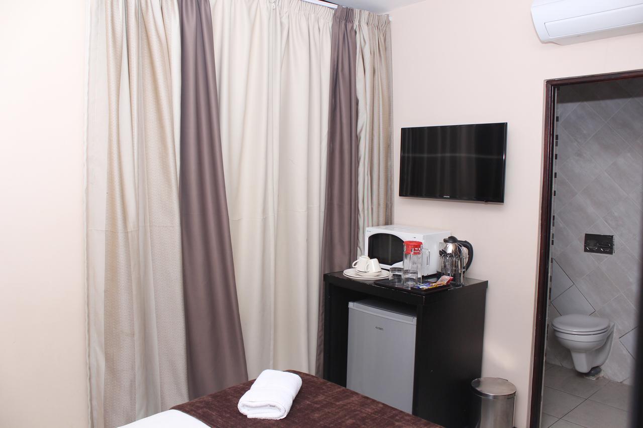 Hotel Galaxy Tower ヨハネスブルグ エクステリア 写真