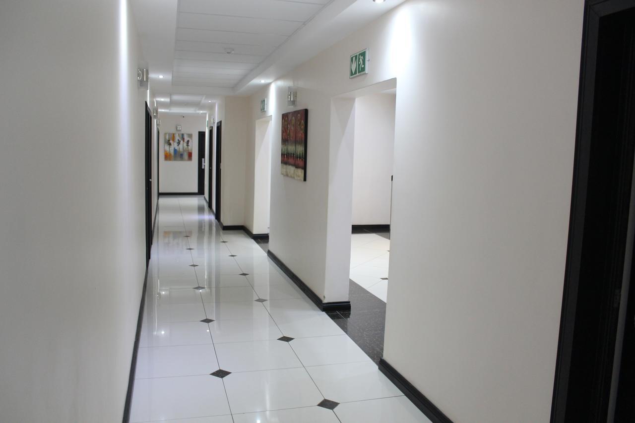 Hotel Galaxy Tower ヨハネスブルグ エクステリア 写真